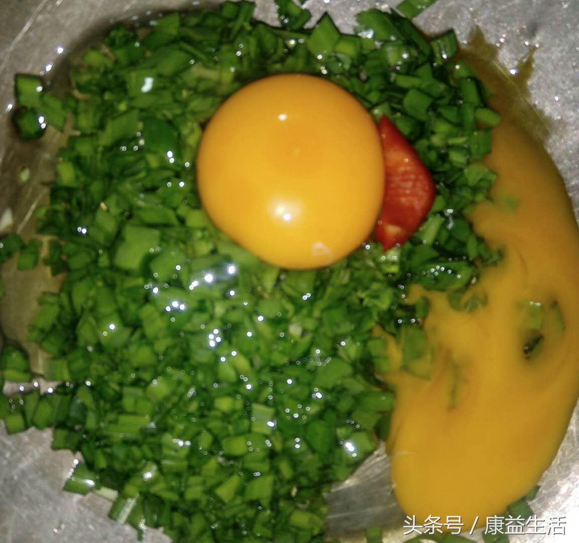 母鸡吃韭菜会少生蛋吗,韭菜和鸡在一起能吃吗