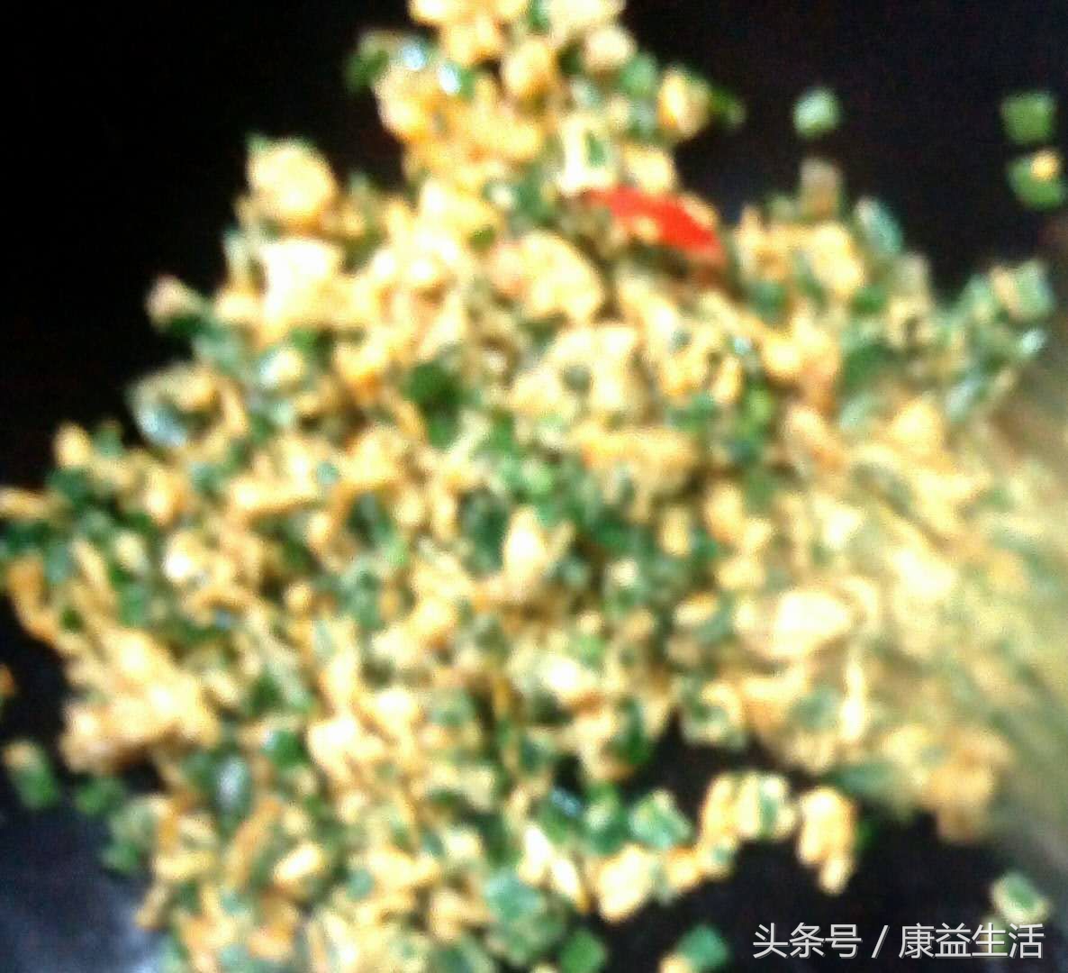 母鸡吃韭菜会少生蛋吗,韭菜和鸡在一起能吃吗