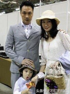 吴镇宇抱女生,吴镇宇回应ktv视频