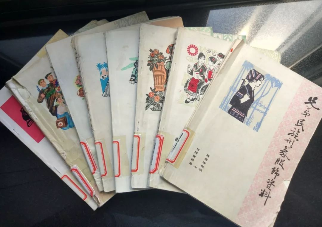 为什么少数民族的服饰都很好看,为什么少数民族衣服花里胡哨