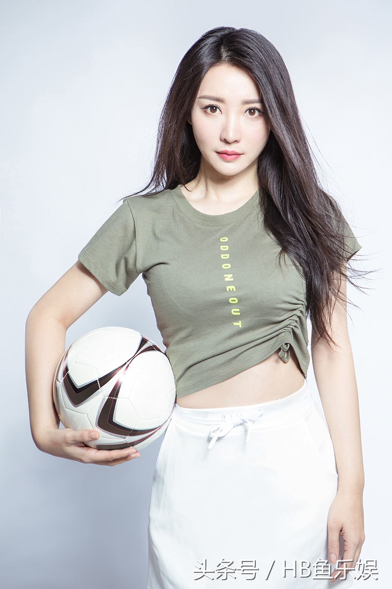 柳岩露脐衫照片,柳岩穿露脐装秀小蛮腰