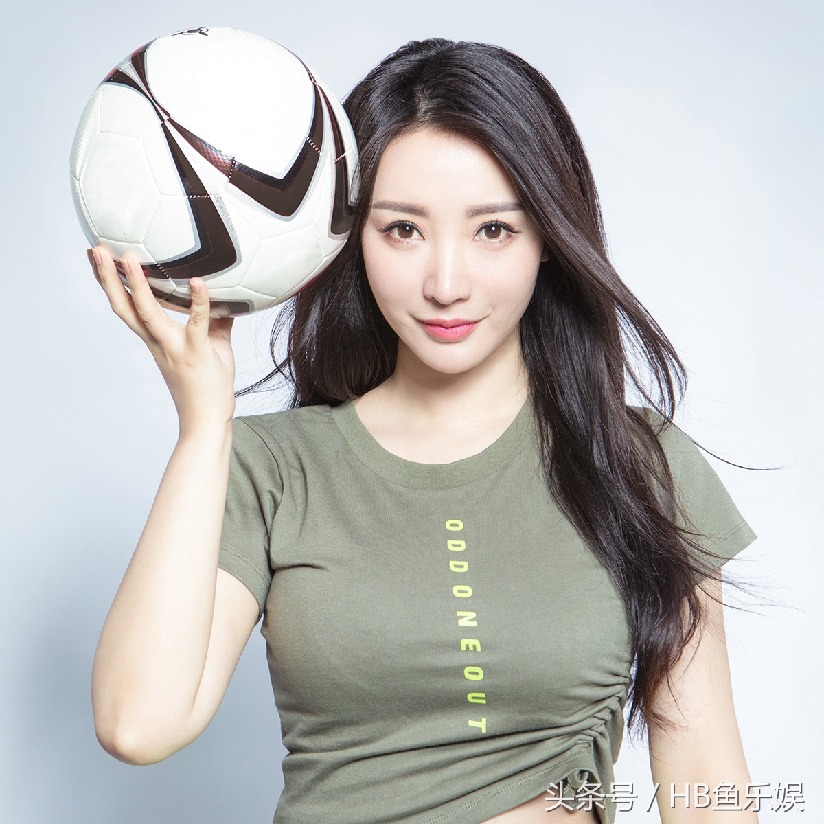 柳岩露脐衫照片,柳岩穿露脐装秀小蛮腰