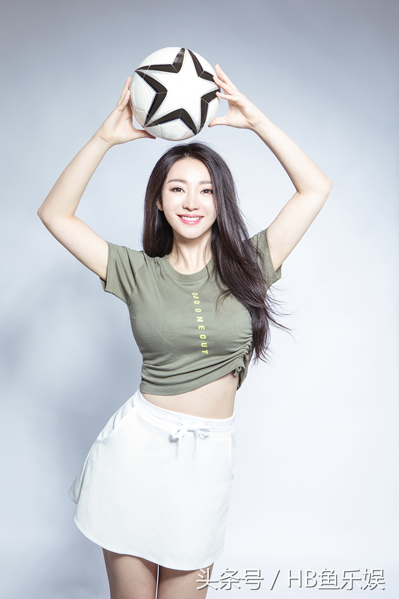 柳岩露脐衫照片,柳岩穿露脐装秀小蛮腰