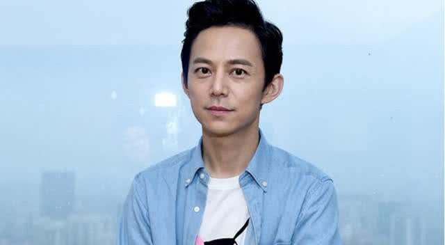 夏天脸上爱出油怎么补水,夏天脸部出油怎么护肤