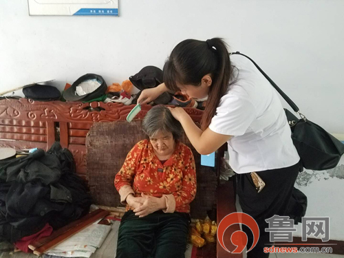 社区携手爱心企业慰问敬老院,爱心义诊情暖敬老院