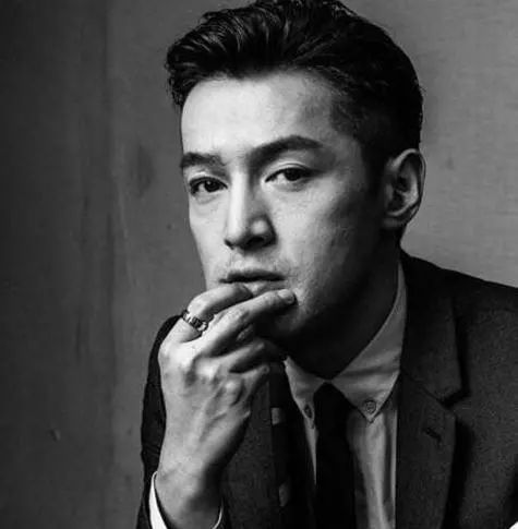 鹿晗右手食指戴戒指,鹿晗戒指戴无名指