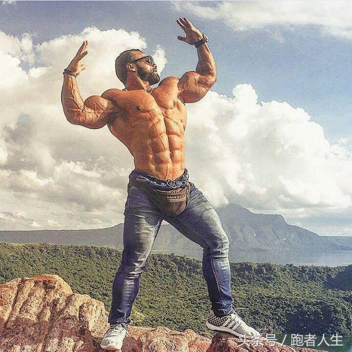 男人胸较大怎么练胸肌,胸肌丰满的男人怎么练出来的