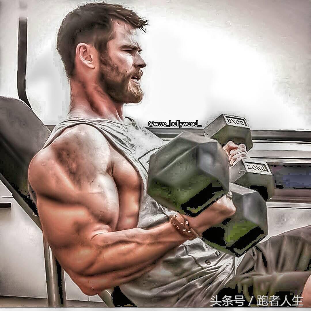 男人胸较大怎么练胸肌,胸肌丰满的男人怎么练出来的