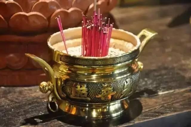 香炉内的香脚满了怎么办,财神香炉灰满了怎么处理