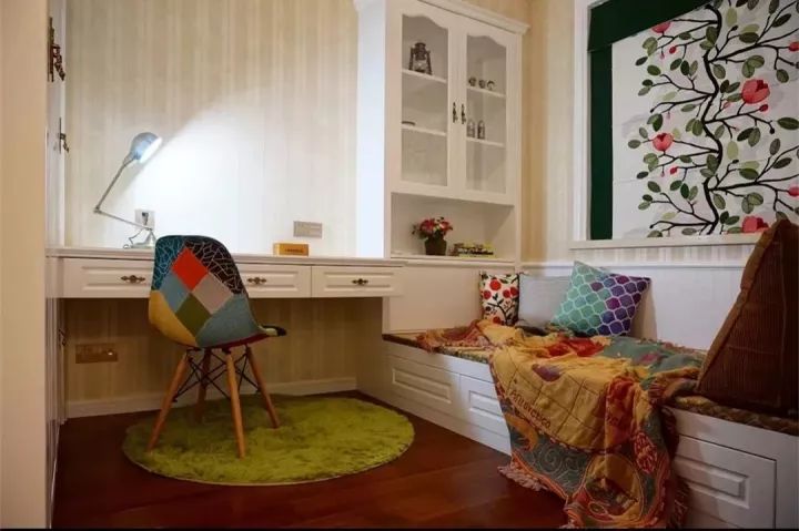 榻榻米床与飘窗柜子一体图,榻榻米床柜子如何组合设计