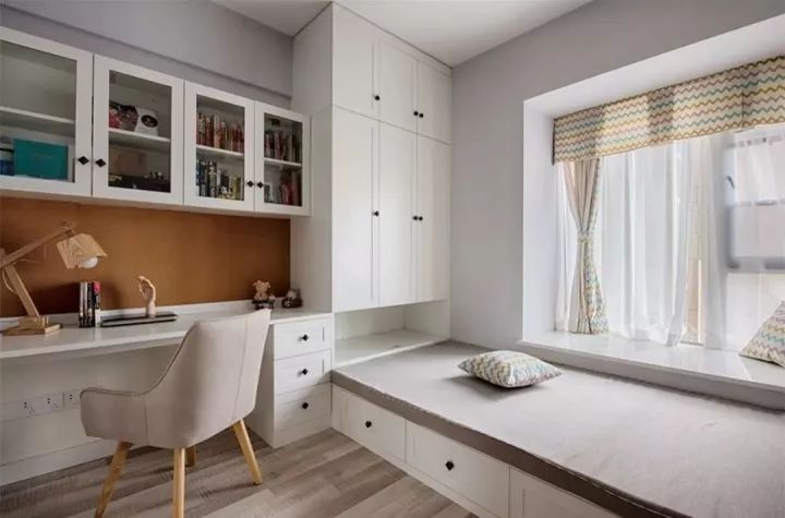 榻榻米床与飘窗柜子一体图,榻榻米床柜子如何组合设计