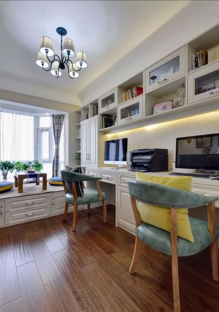 榻榻米床与飘窗柜子一体图,榻榻米床柜子如何组合设计