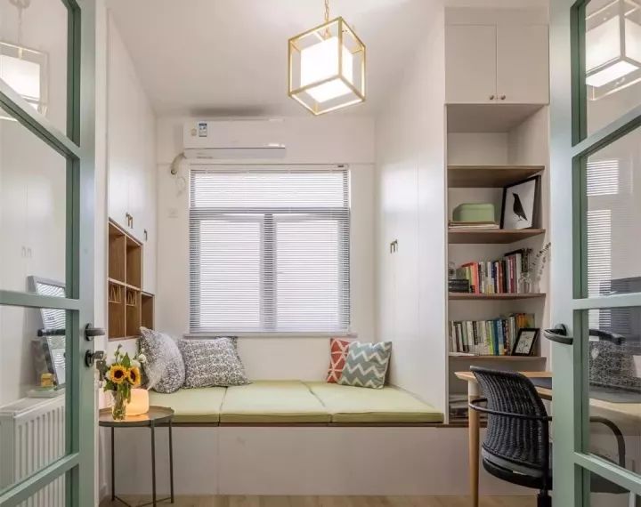 榻榻米床与飘窗柜子一体图,榻榻米床柜子如何组合设计