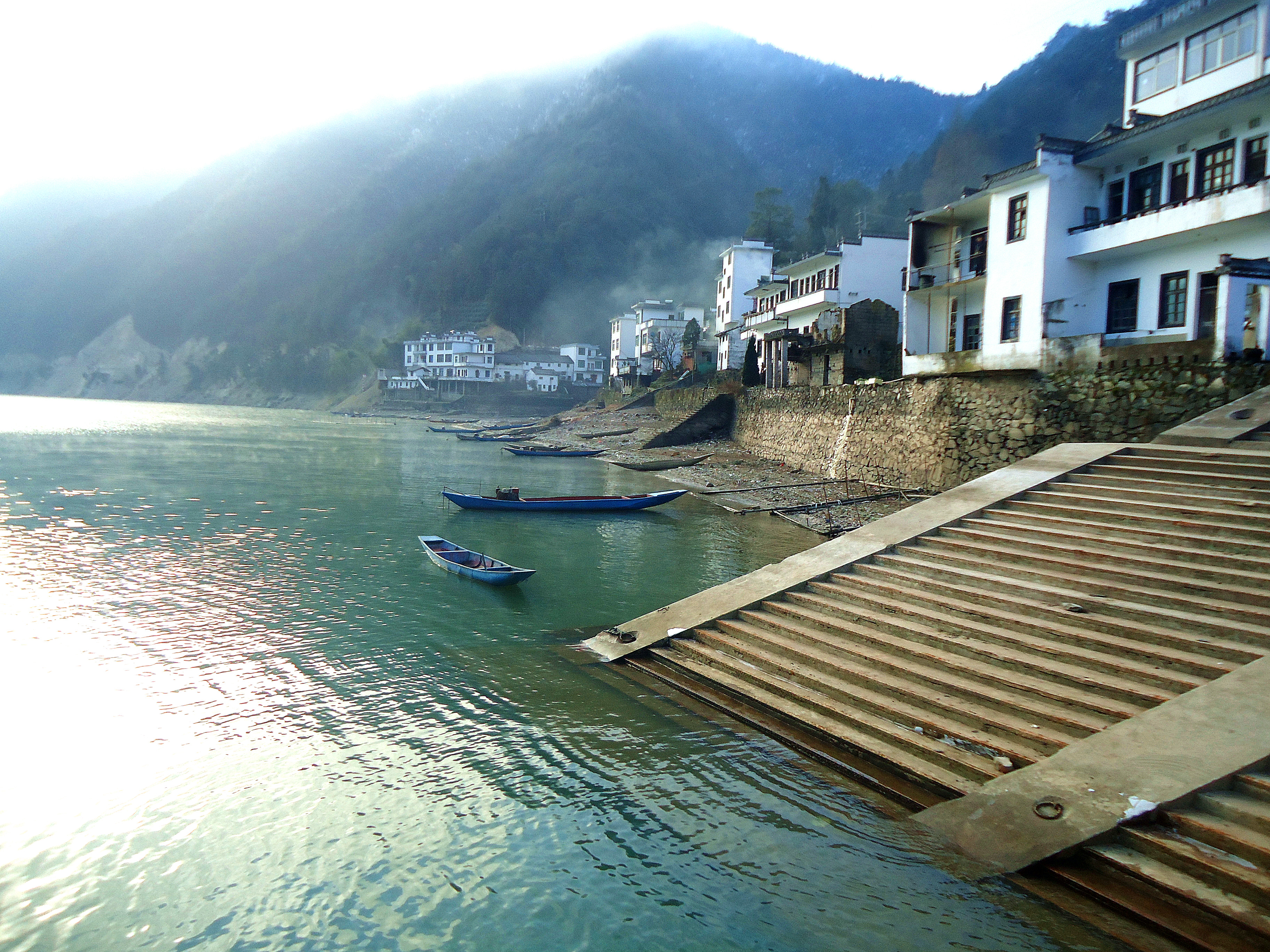 新安江畔的这个古镇,一处隐藏于山水之间的世外桃源