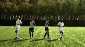 踢球注意脚不要受伤,踢球必做热身