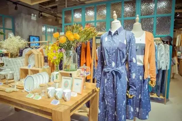 现在最火的国内女装品牌有哪些,国内最火的十大品牌女装