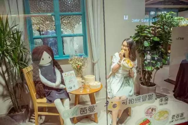 现在最火的国内女装品牌有哪些,国内最火的十大品牌女装