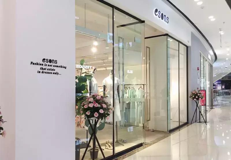 现在最火的国内女装品牌有哪些,国内最火的十大品牌女装