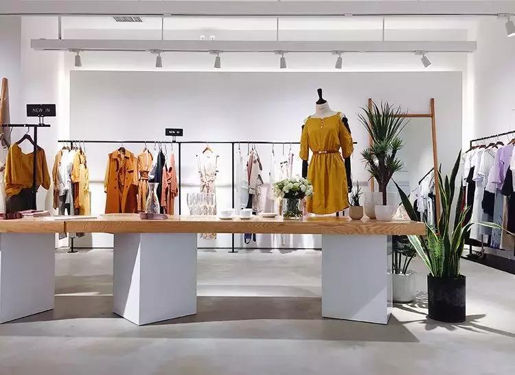 现在最火的国内女装品牌有哪些,国内最火的十大品牌女装