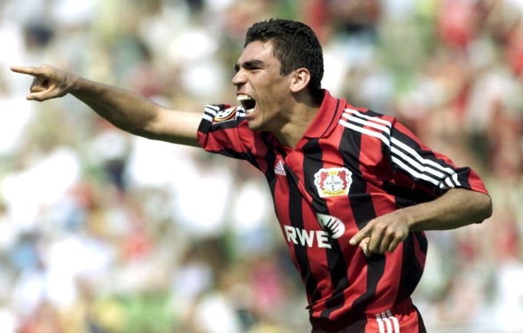 你还记得那位铁血的巴西后卫卢西奥吗？如今他依然奋战在赛场上