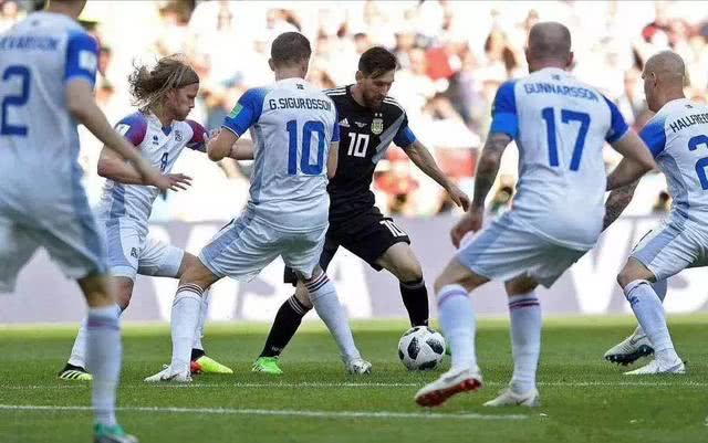 鹿晗是梅西粉丝吗,鹿晗到底是喜欢c罗还是曼联