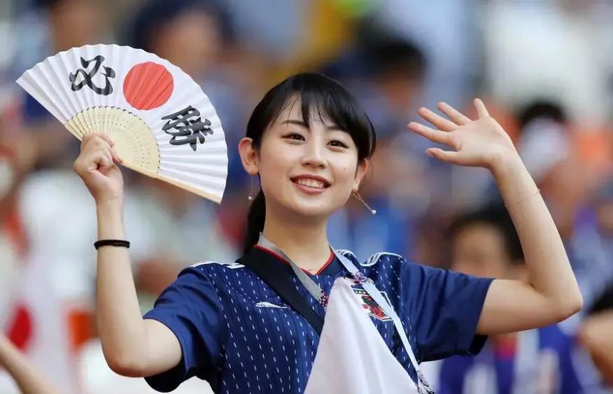 日本首次小组赛输球,日本输球全场欢呼