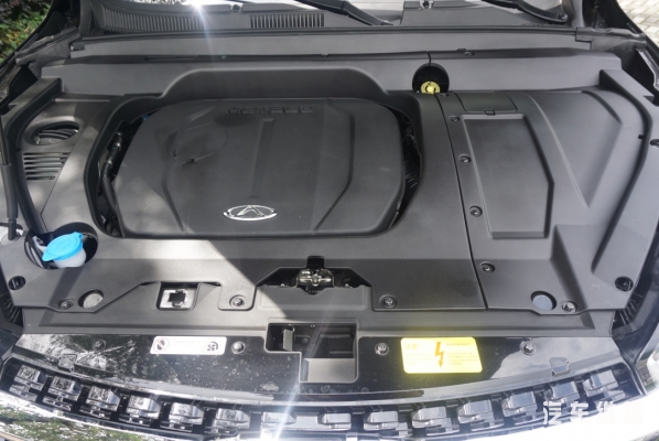 瑞虎8plus1.6豪享版试驾视频,奇瑞瑞虎8鲲鹏版2.0t试驾视频讲解