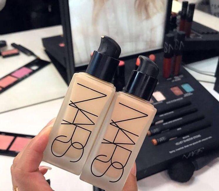 雅诗兰黛最好用的粉底液是哪款,不脱色粉底液排名第一名雅诗兰黛