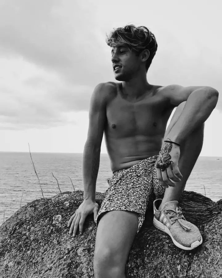 与Virgl合照,一天就能赚200w,是种什么样的体验?|网红经济