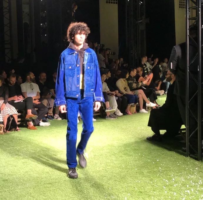 与Virgl合照，一天就能赚200w，是种什么样的体验？｜网红经济