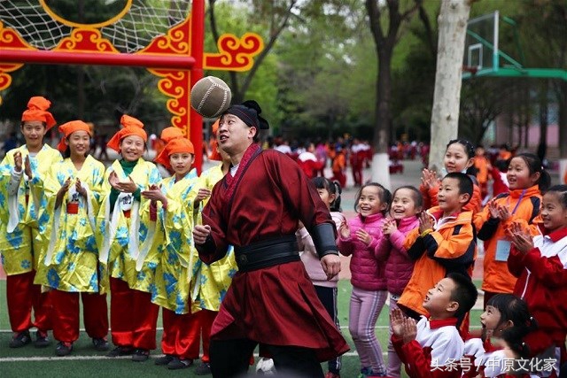 中国蹴鞠走进卡塔尔世界杯,足球是不是由中国蹴鞠演化而来