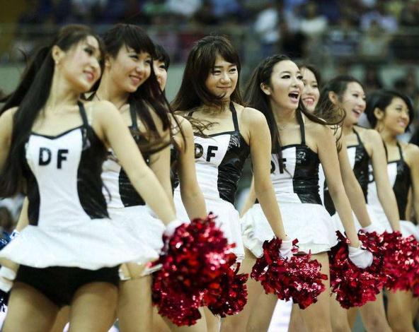 足球宝贝身材高挑,十大最迷人足球宝贝