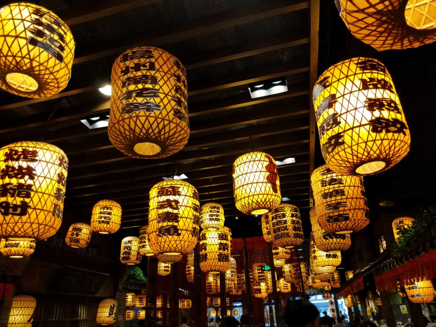 魅族15首发体验图,魅族15系列哪个版本值得买