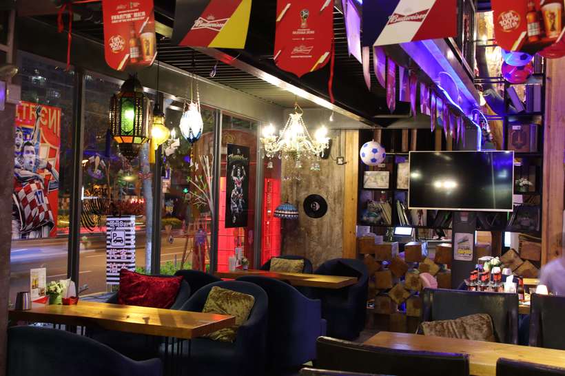 赏着足球运动员的翘臀，吃着厦门超大大大大的海鲜大咖