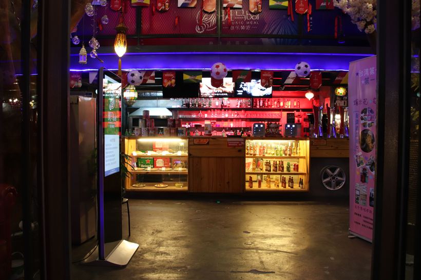 赏着足球运动员的翘臀，吃着厦门超大大大大的海鲜大咖