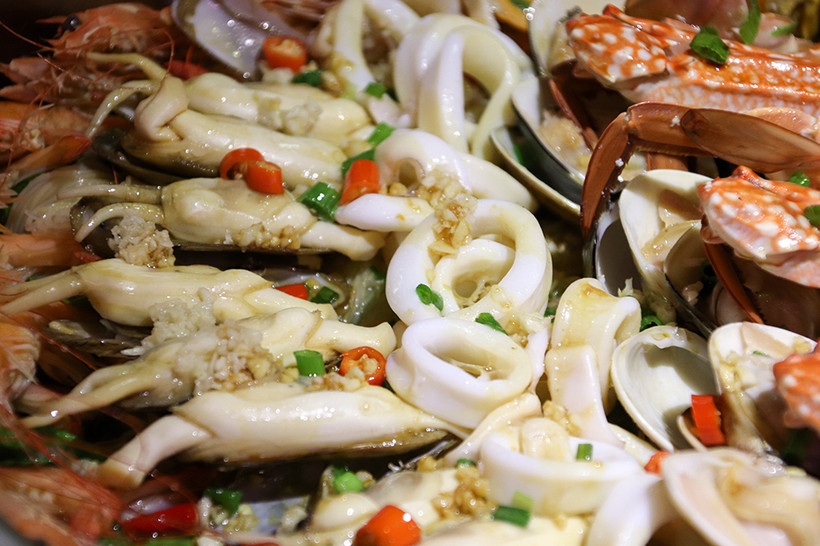 赏着足球运动员的翘臀，吃着厦门超大大大大的海鲜大咖