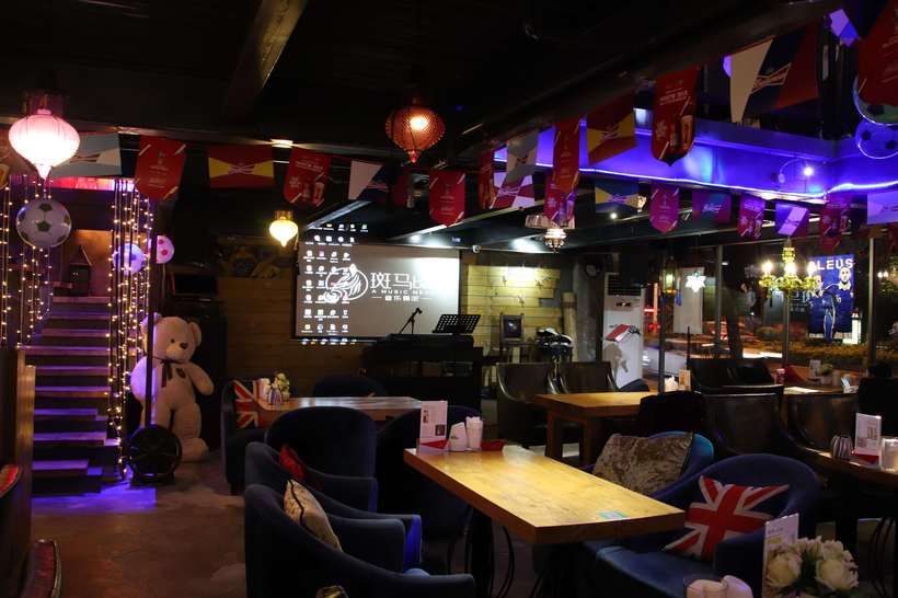 赏着足球运动员的翘臀，吃着厦门超大大大大的海鲜大咖