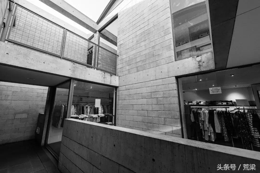 国内安藤忠雄的作品越来越多,但离“清水混凝土诗人”越来越远