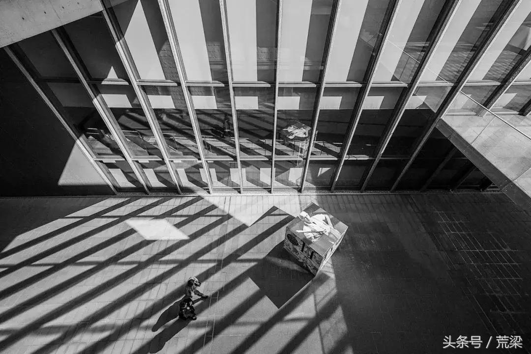 国内安藤忠雄的作品越来越多,但离“清水混凝土诗人”越来越远