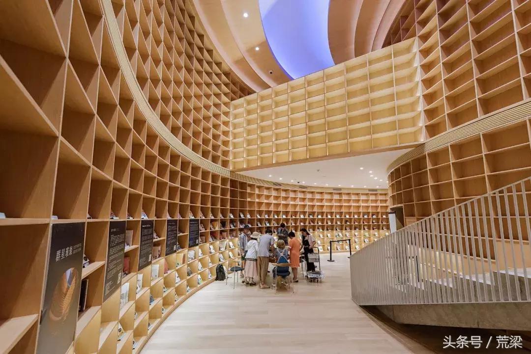 国内安藤忠雄的作品越来越多,但离“清水混凝土诗人”越来越远