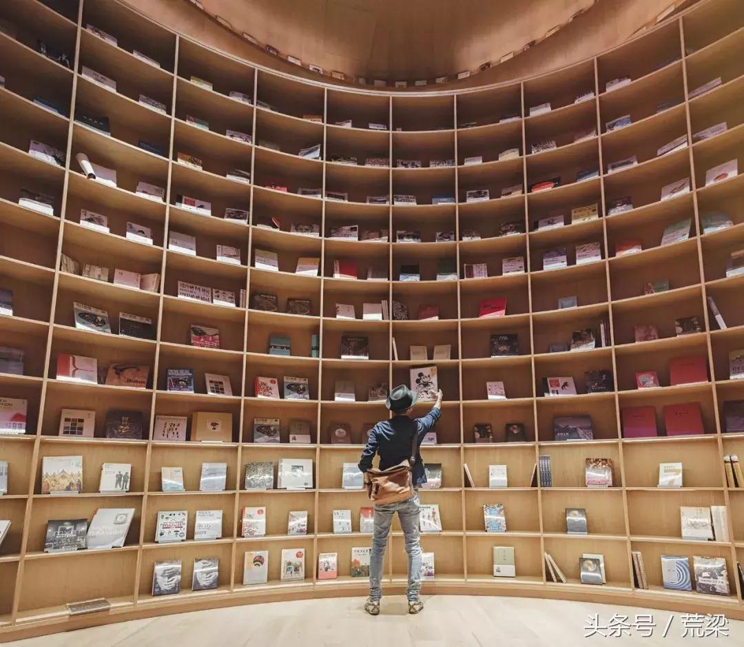 国内安藤忠雄的作品越来越多,但离“清水混凝土诗人”越来越远