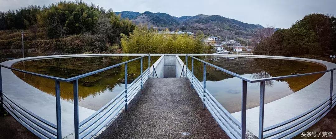 国内安藤忠雄的作品越来越多,但离“清水混凝土诗人”越来越远