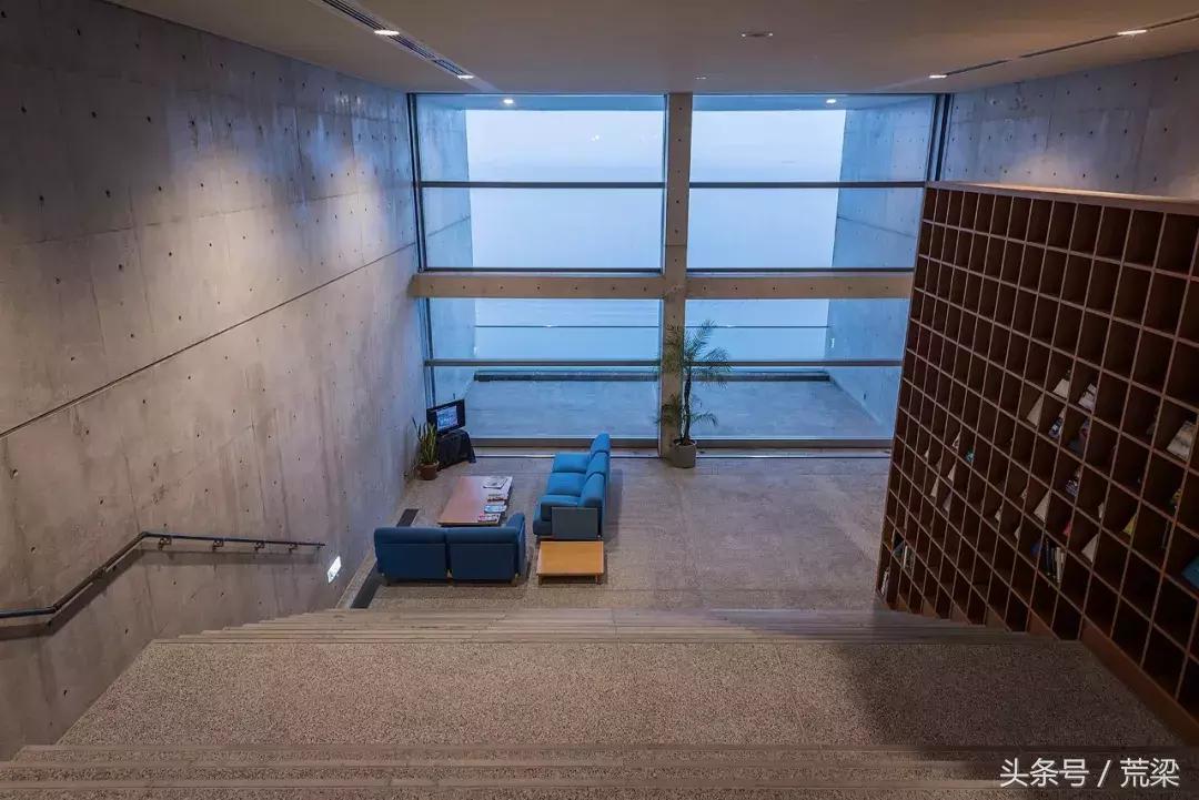 国内安藤忠雄的作品越来越多,但离“清水混凝土诗人”越来越远