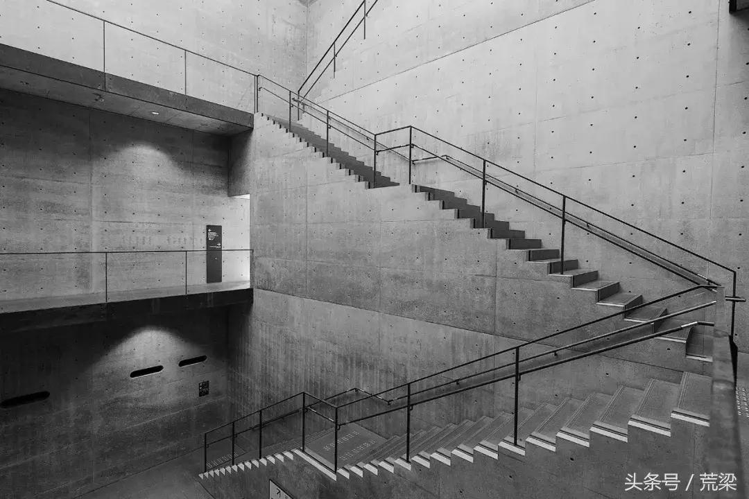 国内安藤忠雄的作品越来越多,但离“清水混凝土诗人”越来越远