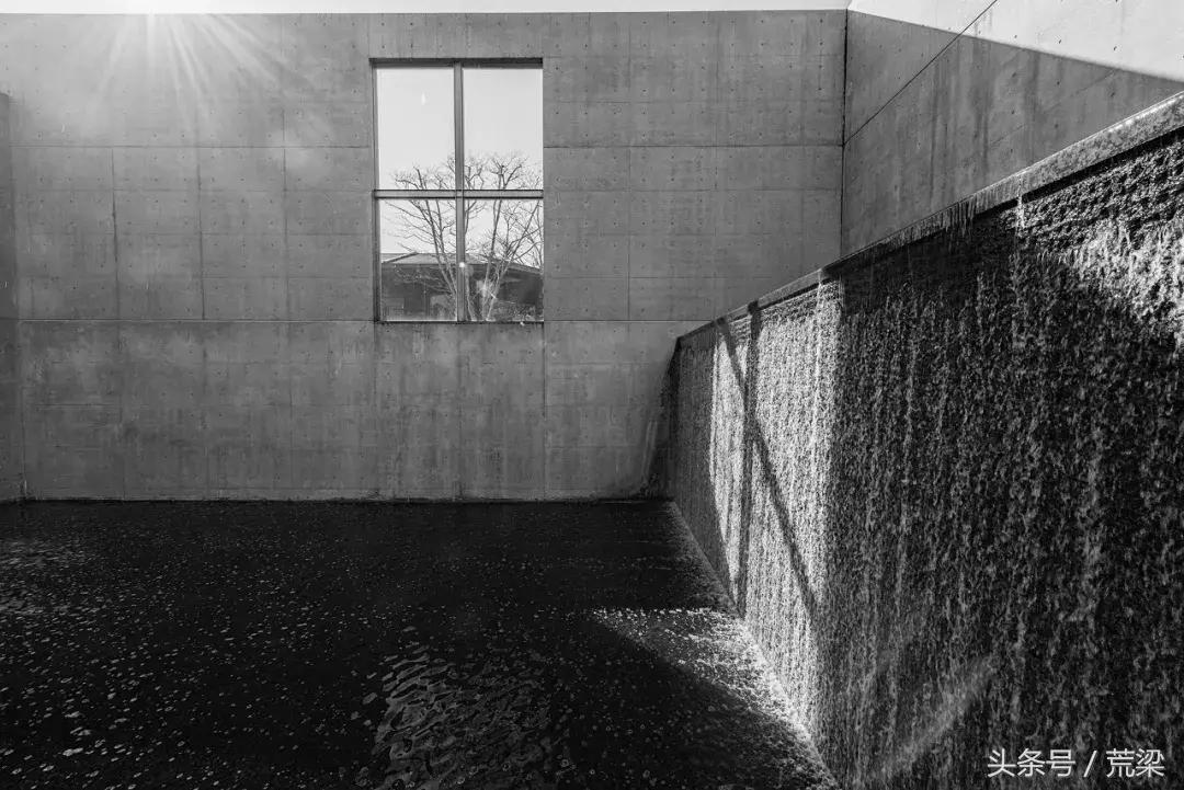 国内安藤忠雄的作品越来越多,但离“清水混凝土诗人”越来越远