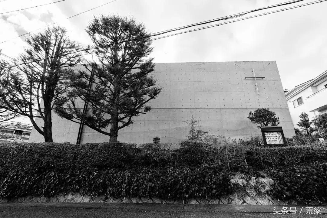 国内安藤忠雄的作品越来越多,但离“清水混凝土诗人”越来越远