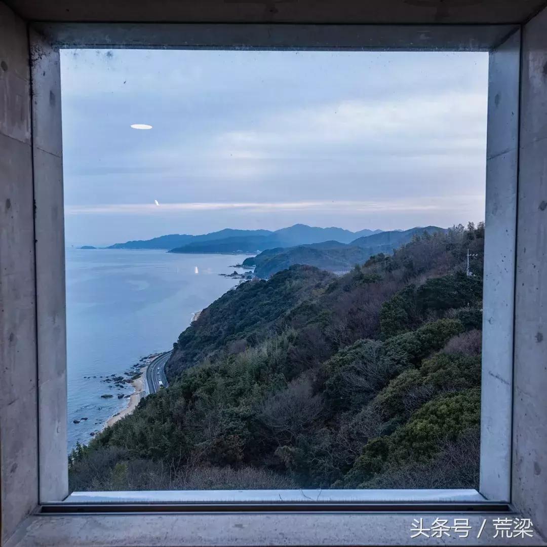 国内安藤忠雄的作品越来越多,但离“清水混凝土诗人”越来越远