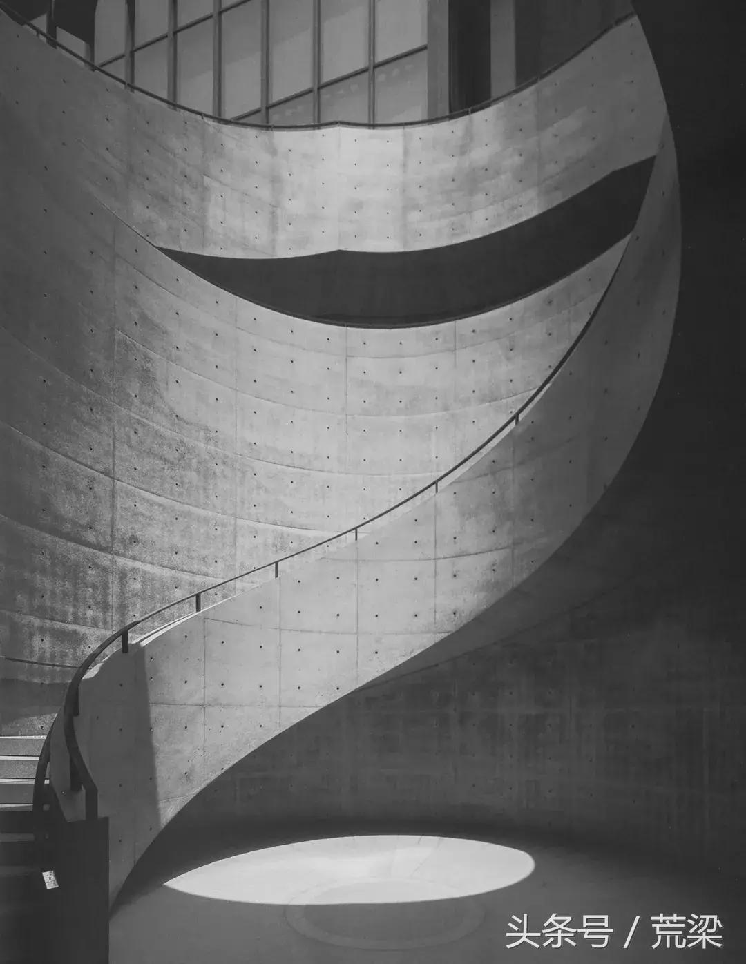 国内安藤忠雄的作品越来越多,但离“清水混凝土诗人”越来越远