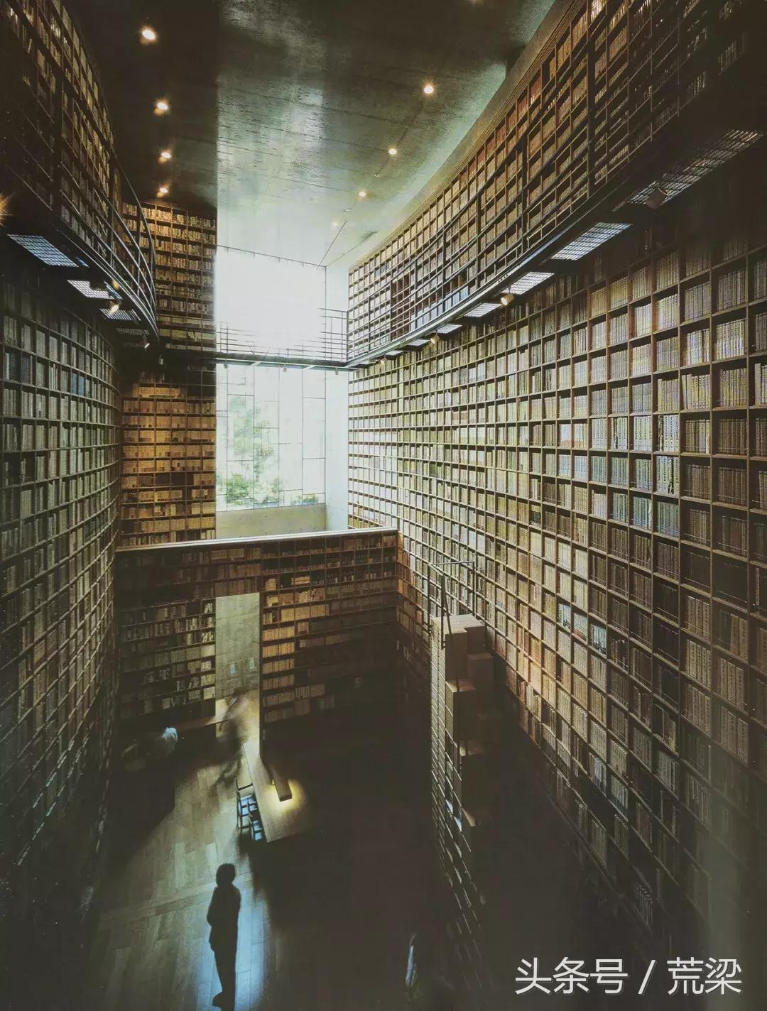 国内安藤忠雄的作品越来越多,但离“清水混凝土诗人”越来越远