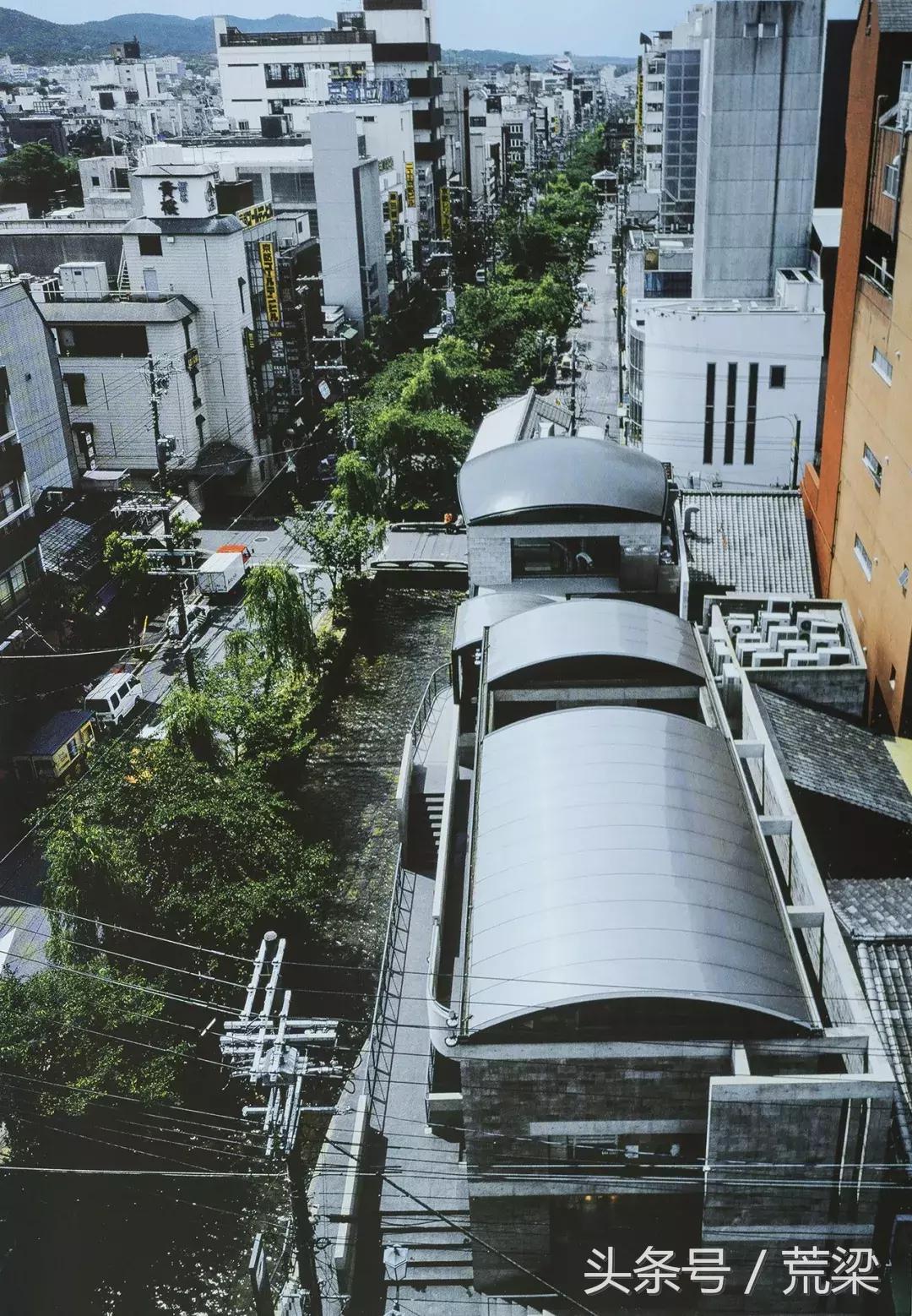 国内安藤忠雄的作品越来越多,但离“清水混凝土诗人”越来越远